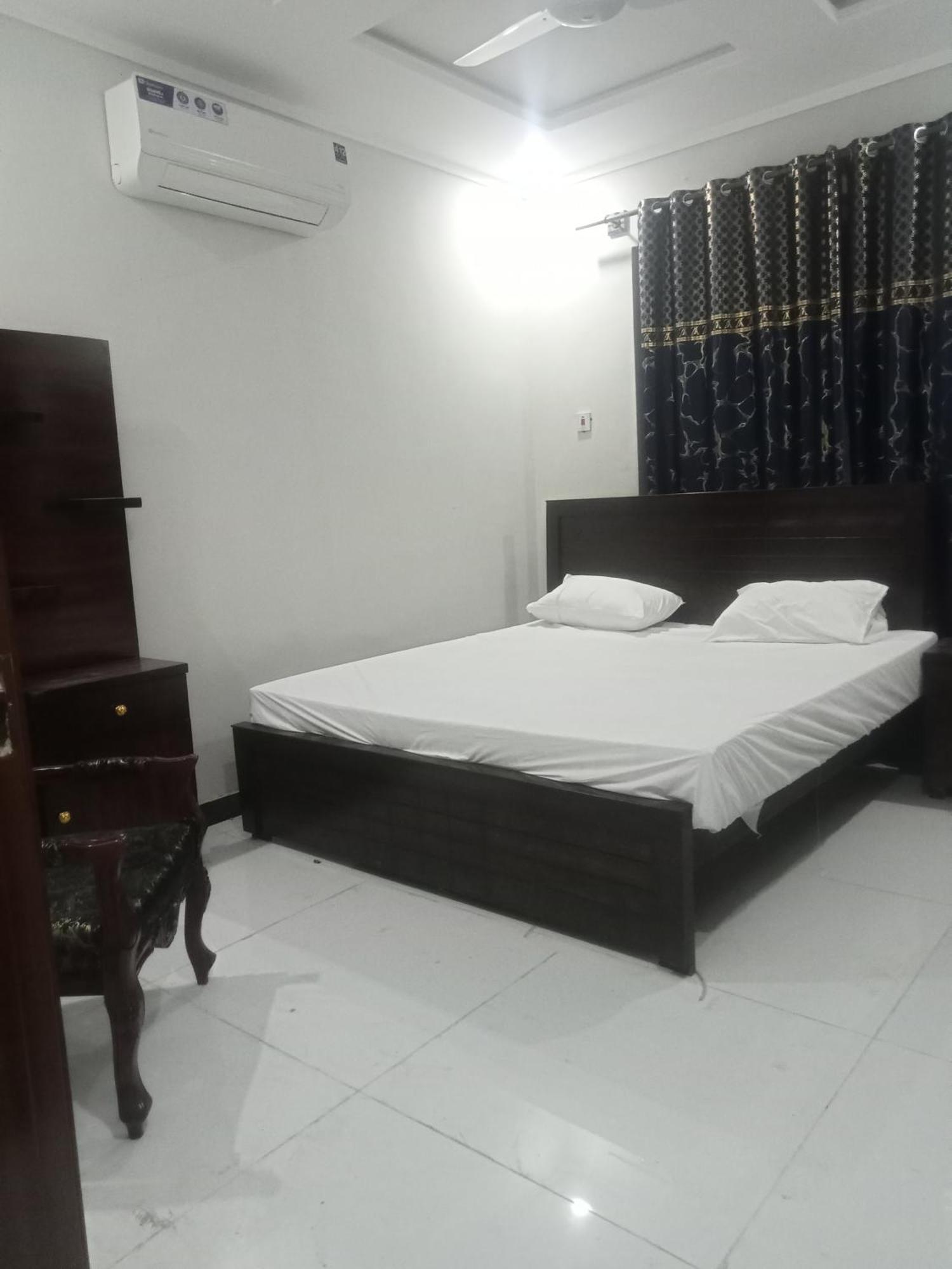 Ryazm Guest House Rawalpindi Bagian luar foto